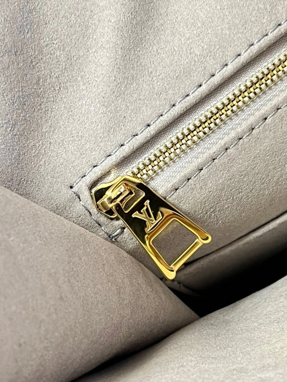 WIS VUITTON LOUIS MM ONTHEGO 1005